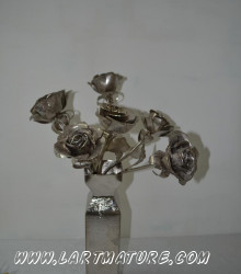 Vase - Cinq Roses - Sculpture de Mich Mao