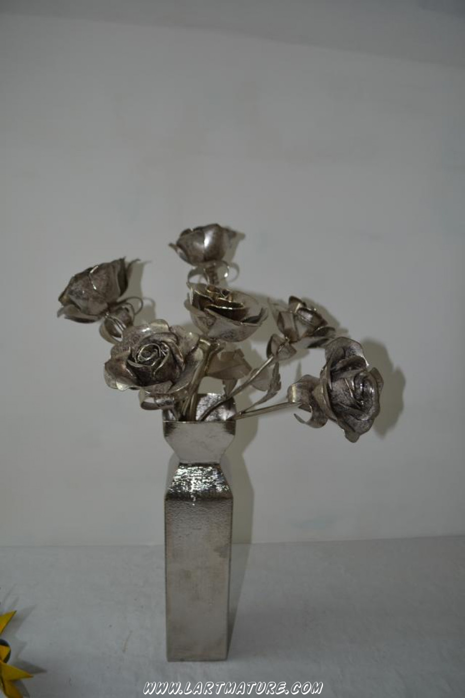Vase - Cinq Roses de Mich Mao Vase - Cinq Roses - Sculpture de Mich Mao