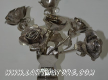 Rose sur tige de Mich Mao Rose sur tige - Sculpture de Mich Mao